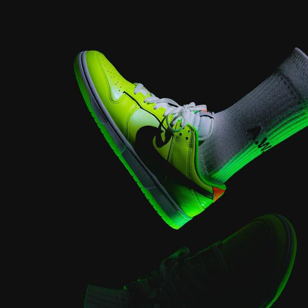 Nike Dunk Low SE Splash Volt