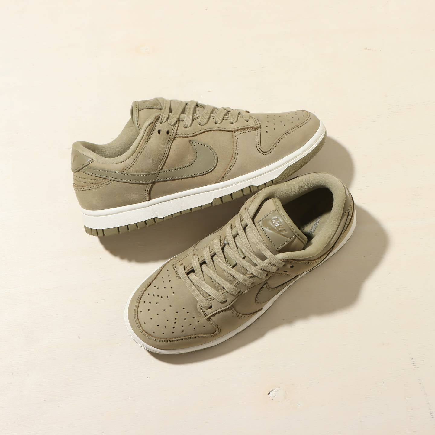 Nike Dunk Low PRM Olive neutre (Femme)