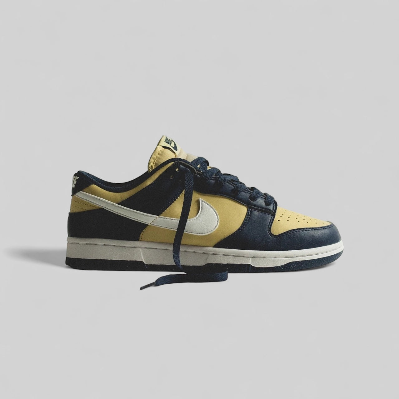 Nike Dunk Low Next Nature Midnight Navy Gold (Femme)