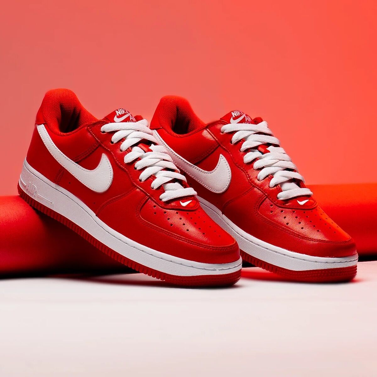 Nike Air Force 1 Low Retro QS Couleur du mois Rouge université Blanc