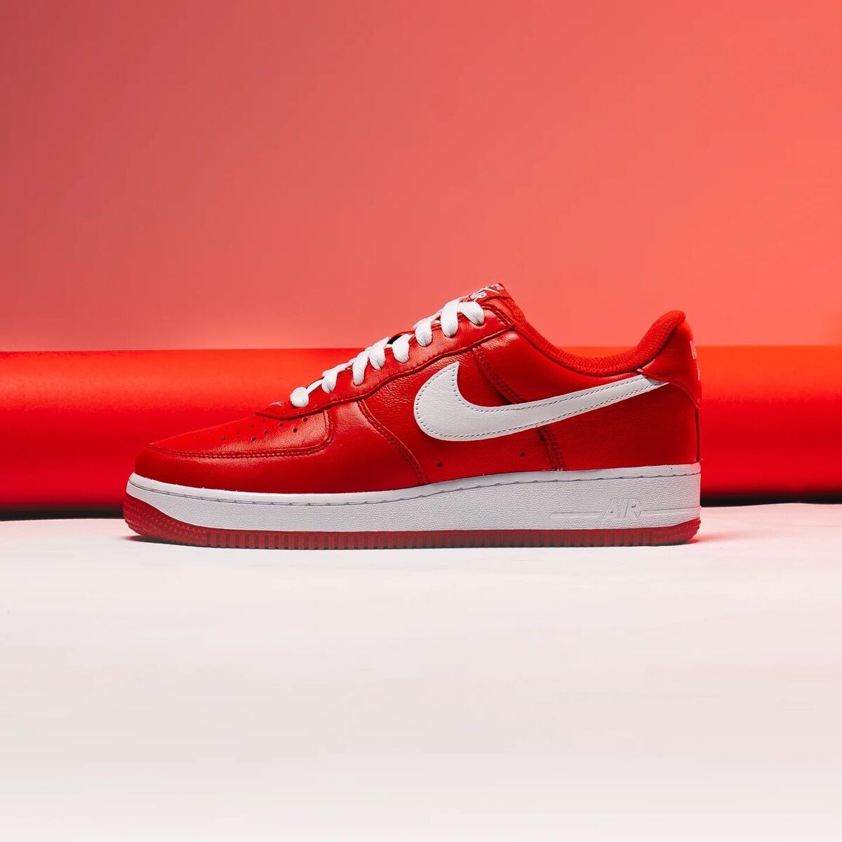 Nike Air Force 1 Low Retro QS Couleur du mois Rouge université Blanc
