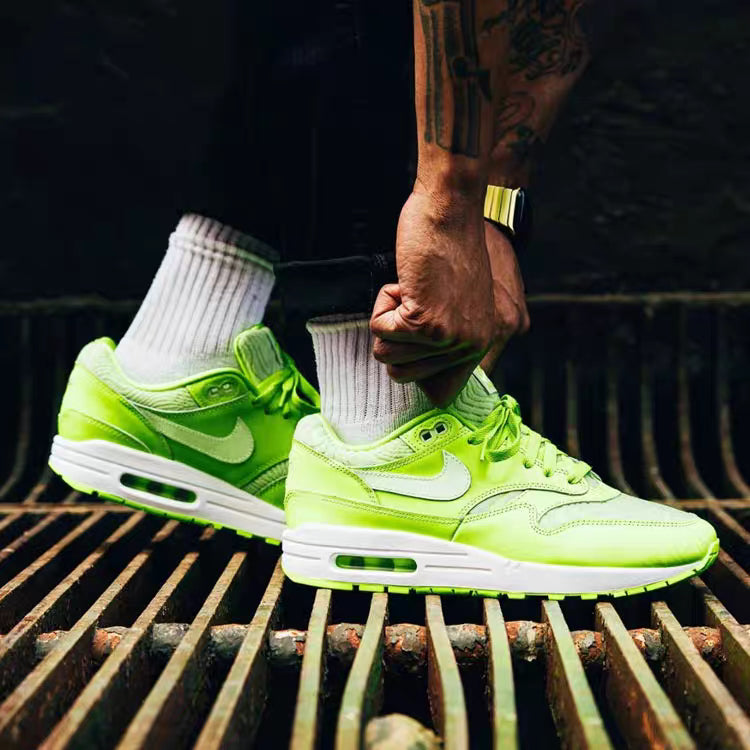 NIKE AIR MAX 1 PREMIUM VOLT