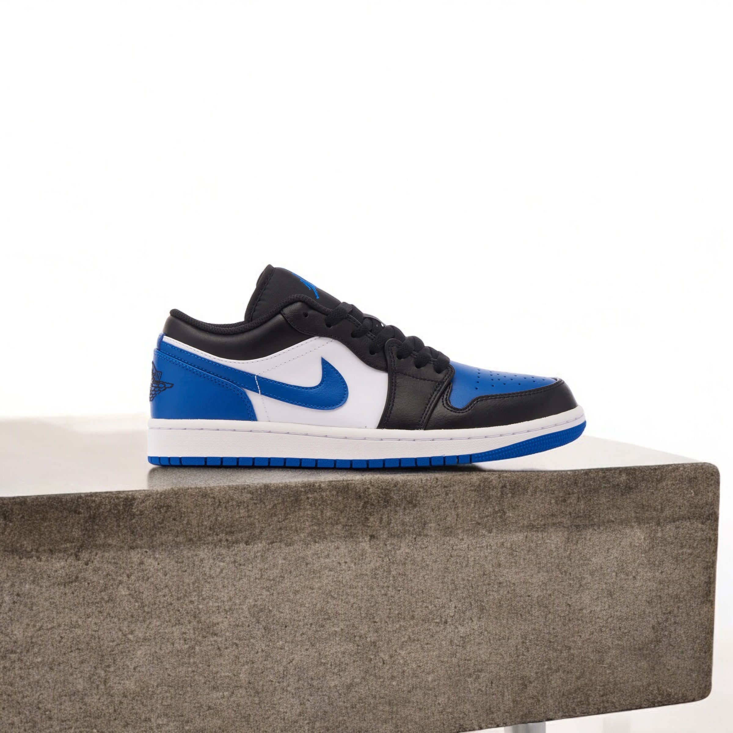 Jordan 1 low alternate royal toe