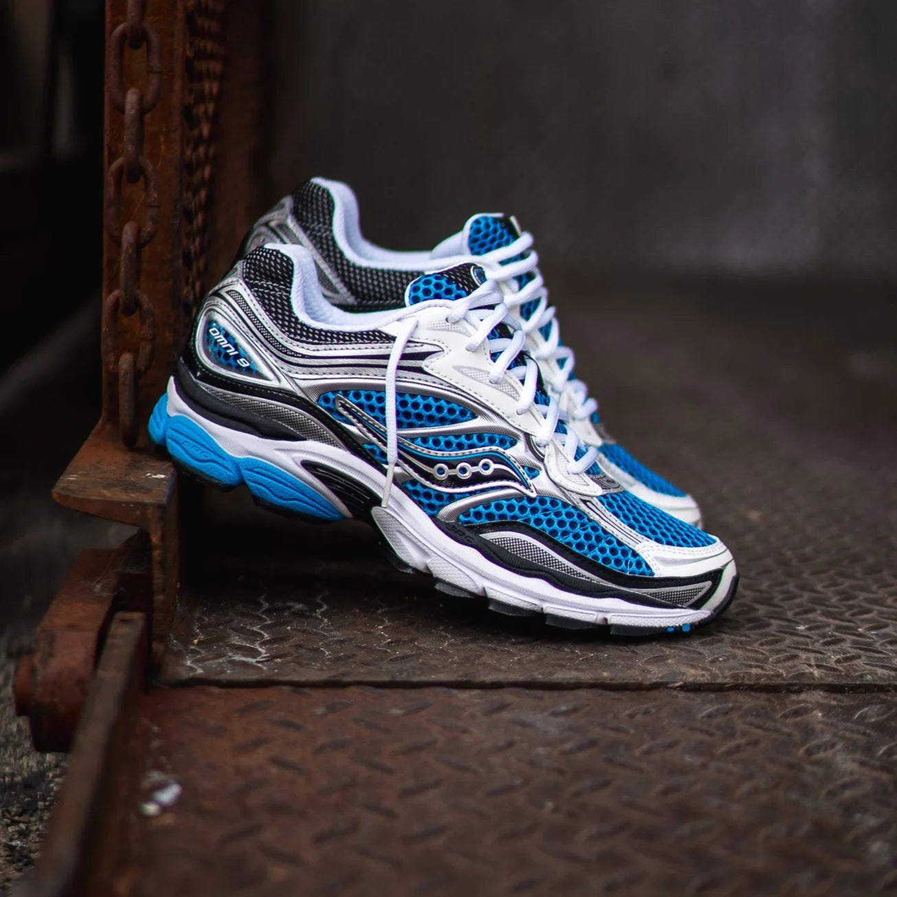 SAUCONY PROGRID OMNI 9 TRAINERS Royal / Silver