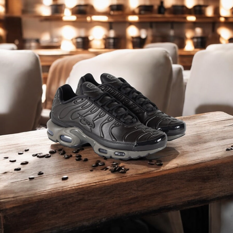 NIKE AIR MAX PLUS PRM "BLACK TEA"