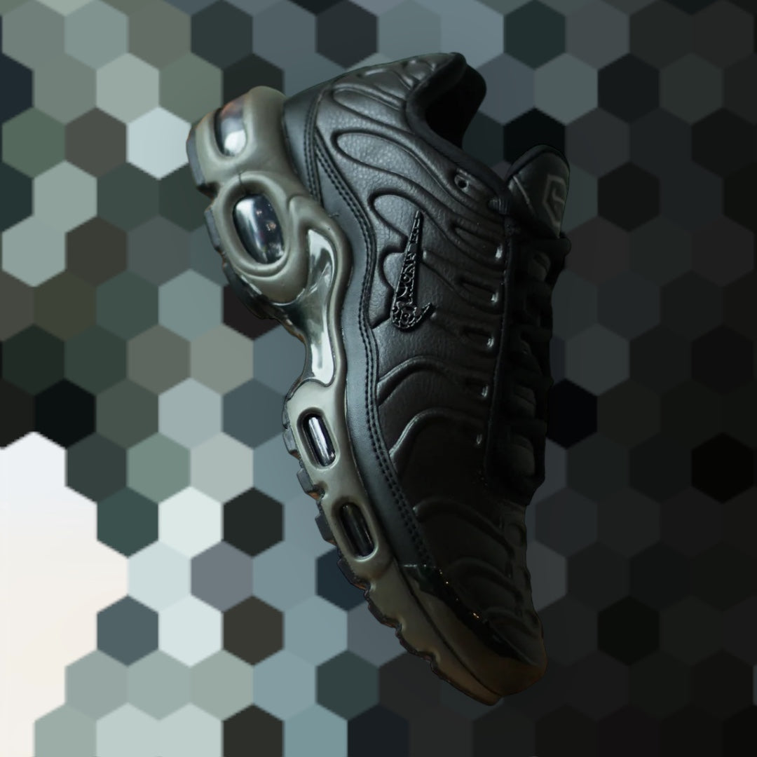 NIKE AIR MAX PLUS PRM "BLACK TEA"