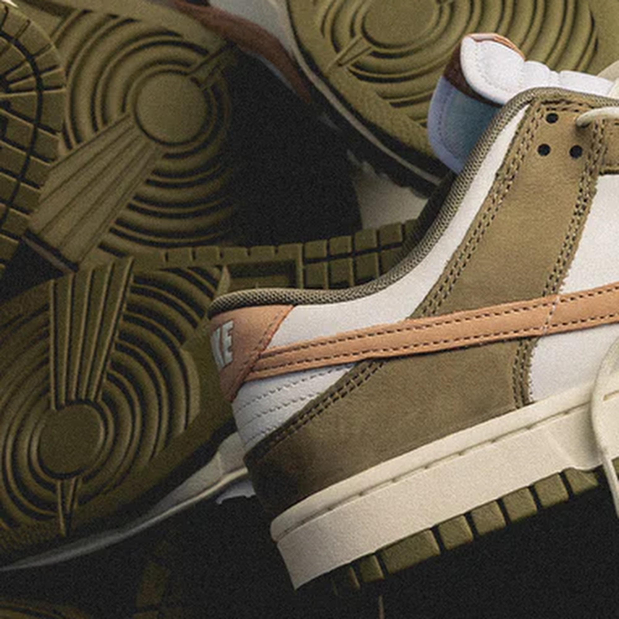 NIKE DUNK LOW RETRO PRM (MEDIUM OLIVE/HEMP-SUMMIT WHITE)